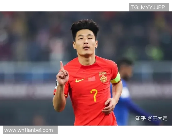 足球明星穿破鞋高清图片展示他们的拼搏精神与不屈意志